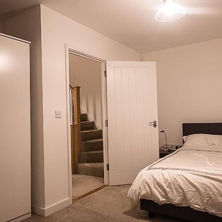 Exquisite Cozy House, Close To Train Station And Amenities Harold Wood Экстерьер фото