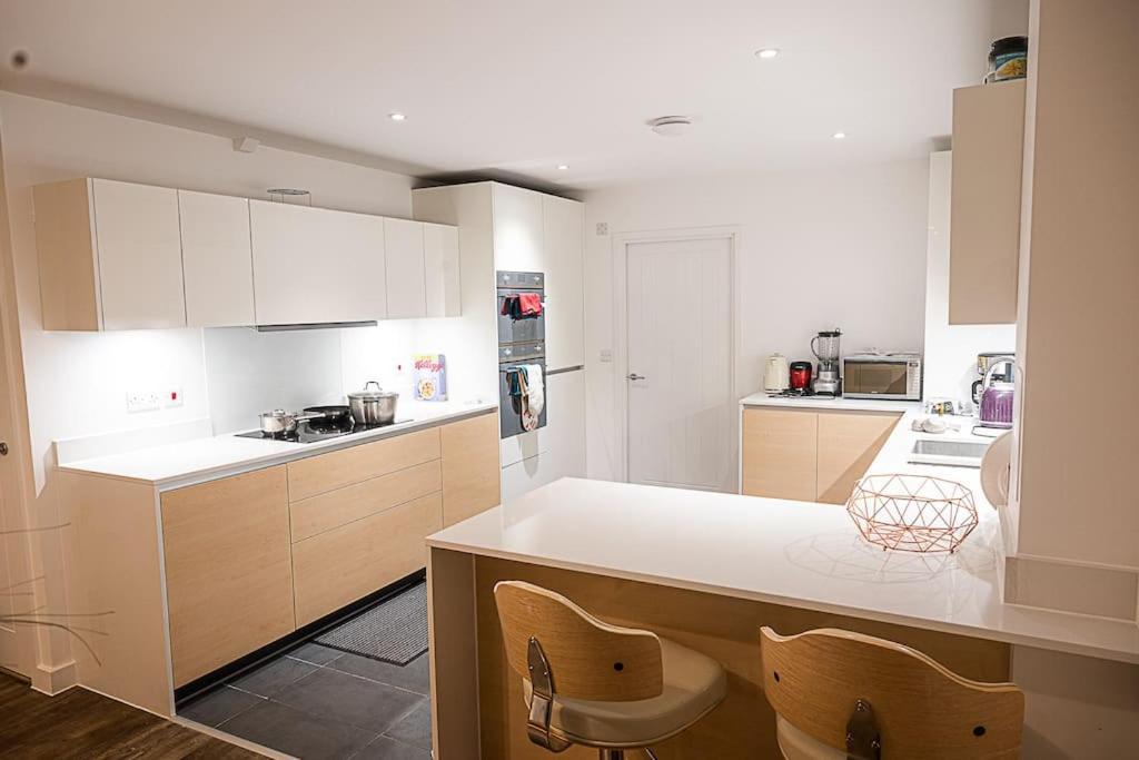 Exquisite Cozy House, Close To Train Station And Amenities Harold Wood Экстерьер фото