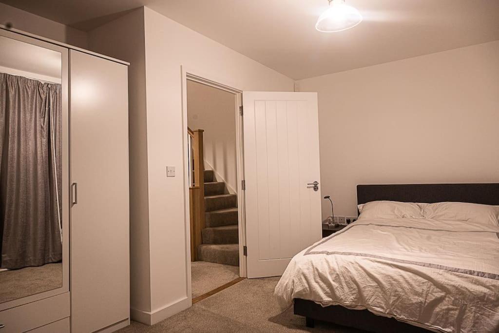 Exquisite Cozy House, Close To Train Station And Amenities Harold Wood Экстерьер фото