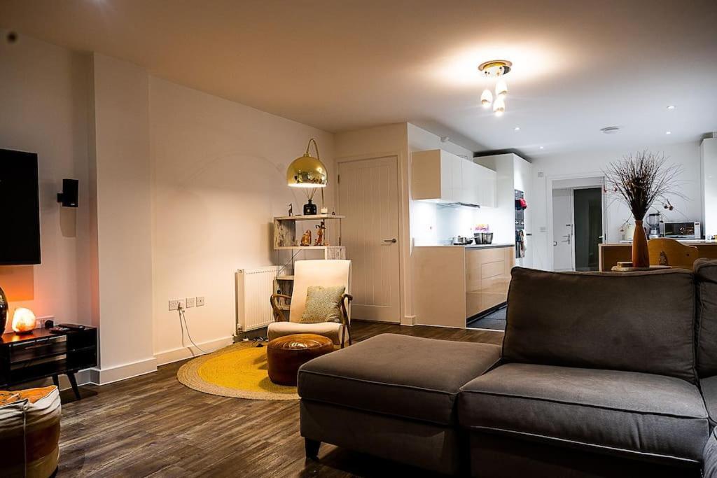 Exquisite Cozy House, Close To Train Station And Amenities Harold Wood Экстерьер фото